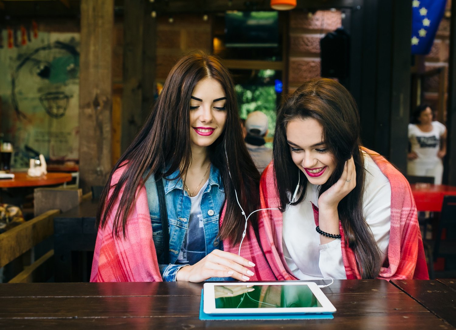 056 Is Du or Etisalat? UAE Prefix Guide